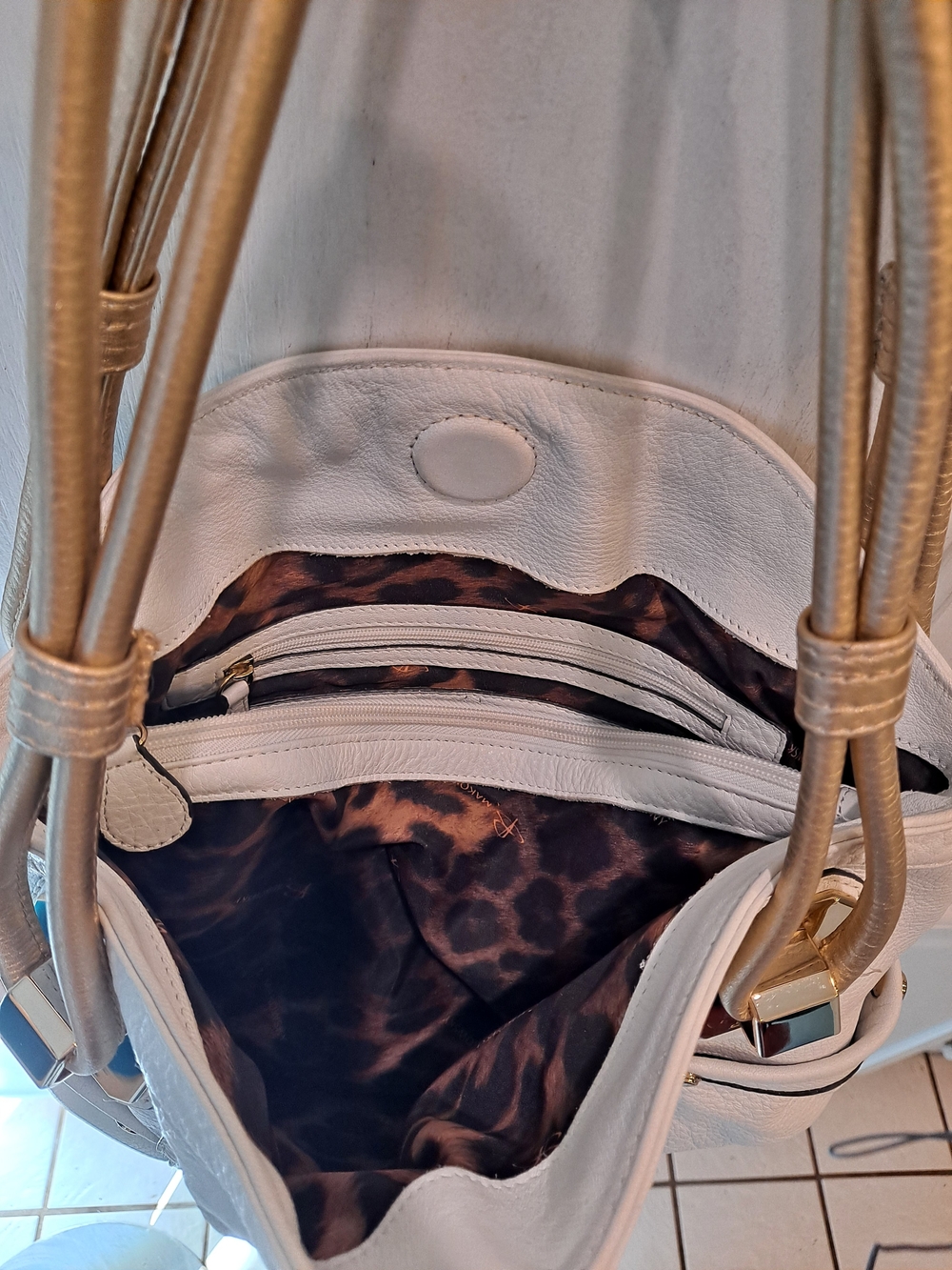 B. Makowsky Y2k White Pebbled Leather Hobo Slouchy Bag Boho Chic Gold Handles - Picture 9 of 15